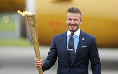 三亿电竞精华-C罗突破后传中助攻队友头球