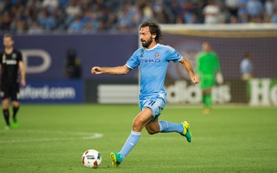 三亿电竞动态-莱万金足奖留下脚印